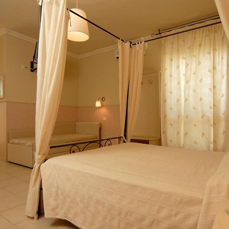 Hotel Mocambo Piscina E Spiaggia San Benedetto del Tronto Kültér fotó