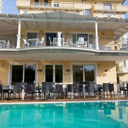 Hotel Mocambo Piscina E Spiaggia San Benedetto del Tronto Kültér fotó
