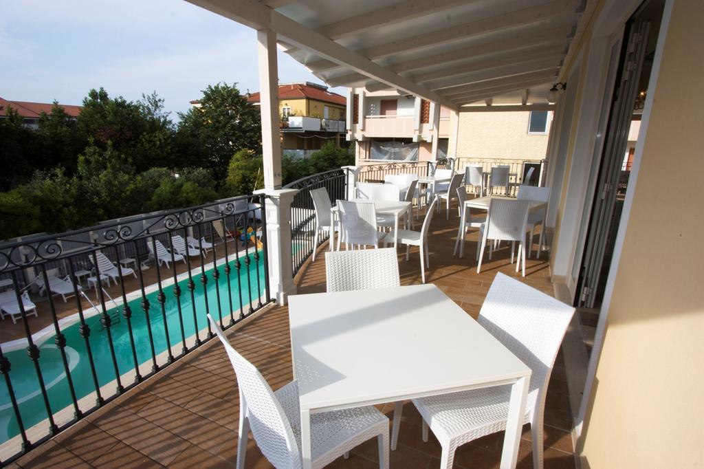 Hotel Mocambo Piscina E Spiaggia San Benedetto del Tronto Kültér fotó