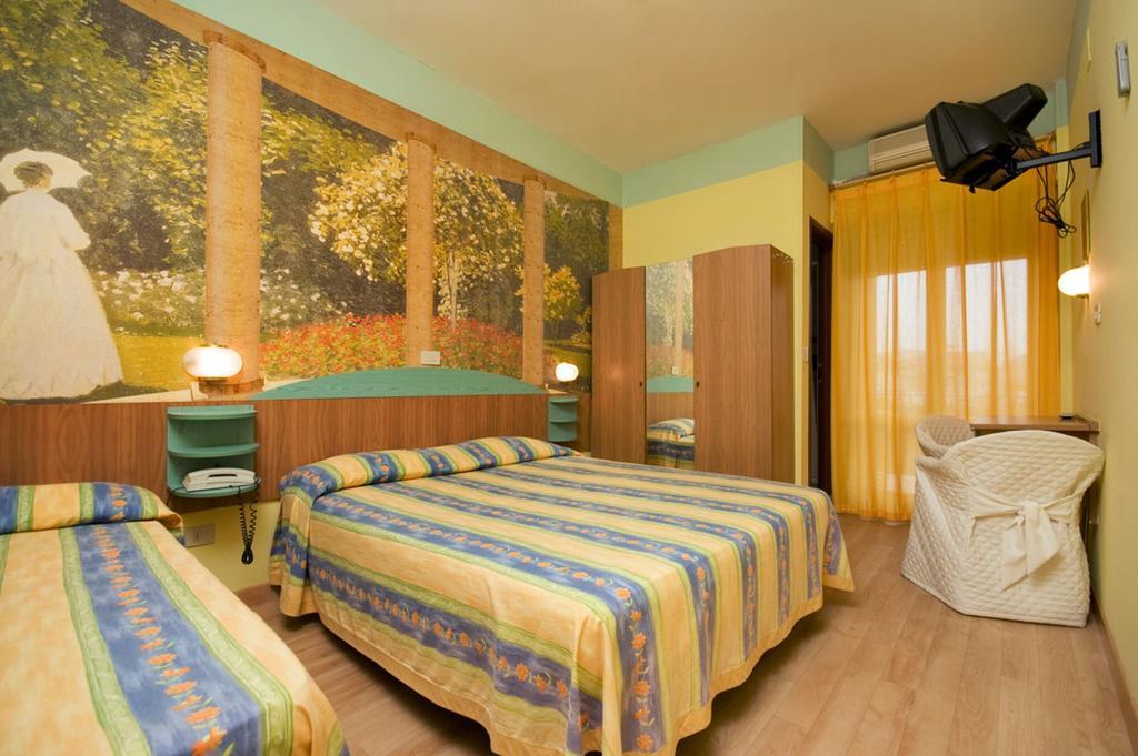 Hotel Mocambo Piscina E Spiaggia San Benedetto del Tronto Kültér fotó