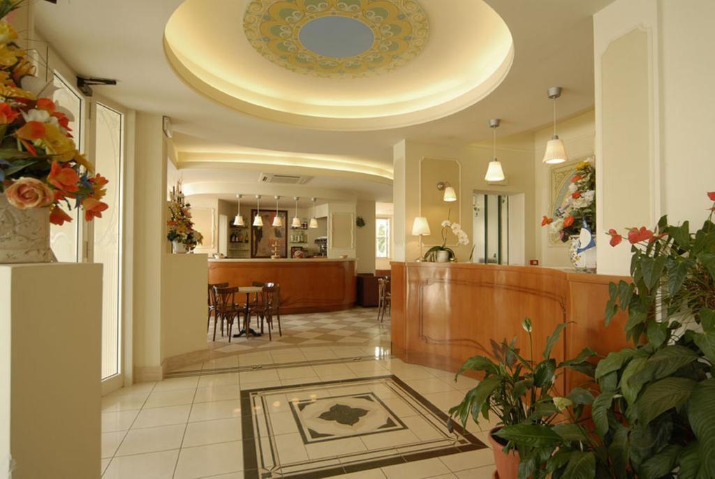 Hotel Mocambo Piscina E Spiaggia San Benedetto del Tronto Kültér fotó
