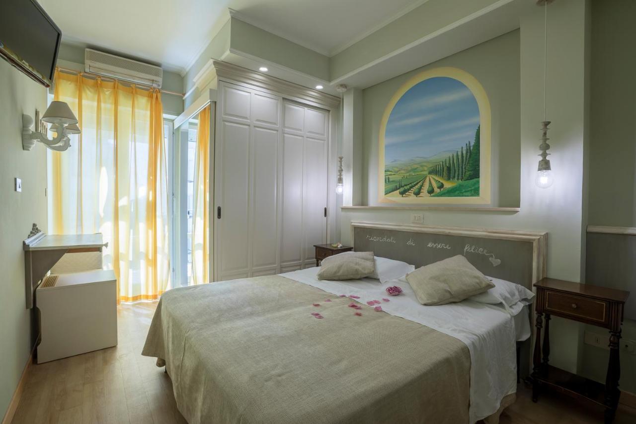 Hotel Mocambo Piscina E Spiaggia San Benedetto del Tronto Kültér fotó
